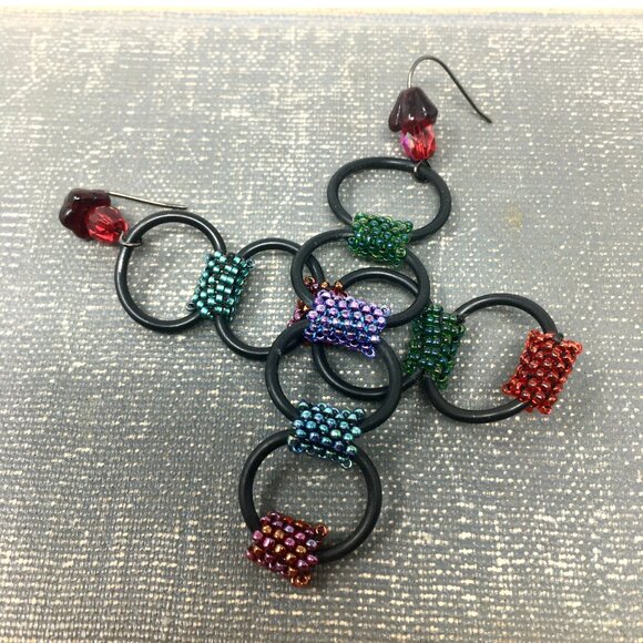 Handmade Long Black 'O' Shape Rubber Seed Bead Drop Dangle Earrings - Picture 5 of 16